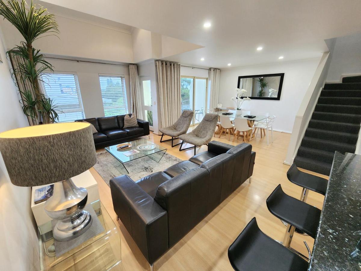 Spacious 4 Bedroom And 2 Bathrooms City Apartment Adelaide Exterior photo